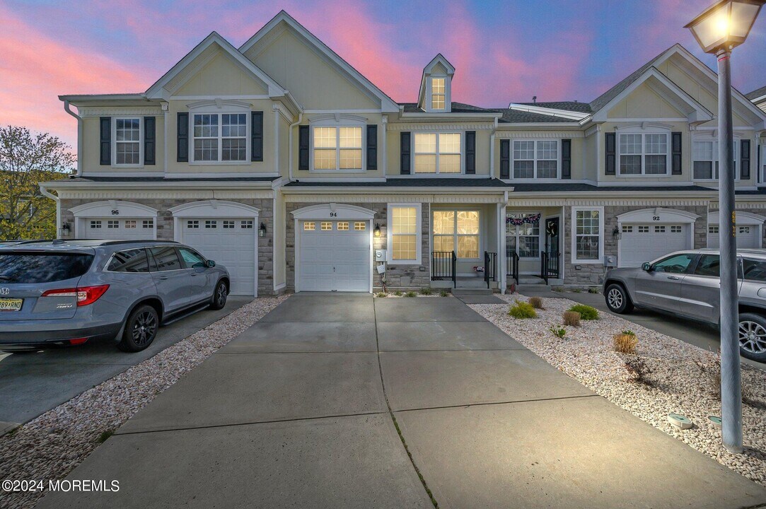 94 Brookfield Dr in Jackson Township, NJ - Building Photo