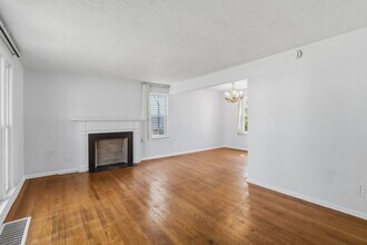 19714 Shakerwood Rd in Warrensville Heights, OH - Building Photo - Building Photo