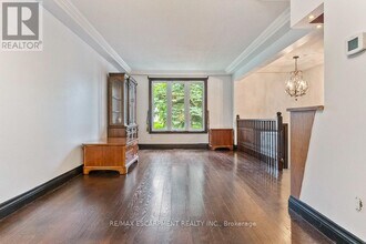 1086 Mississauga Vly Blvd in Mississauga, ON - Building Photo - Building Photo