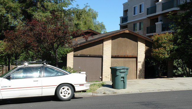 2161 California St in Concord, CA - Building Photo - Building Photo