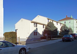 120 Orange St in Fall River, MA - Foto de edificio - Building Photo