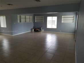949 NW 10th St in Homestead, FL - Building Photo - Building Photo
