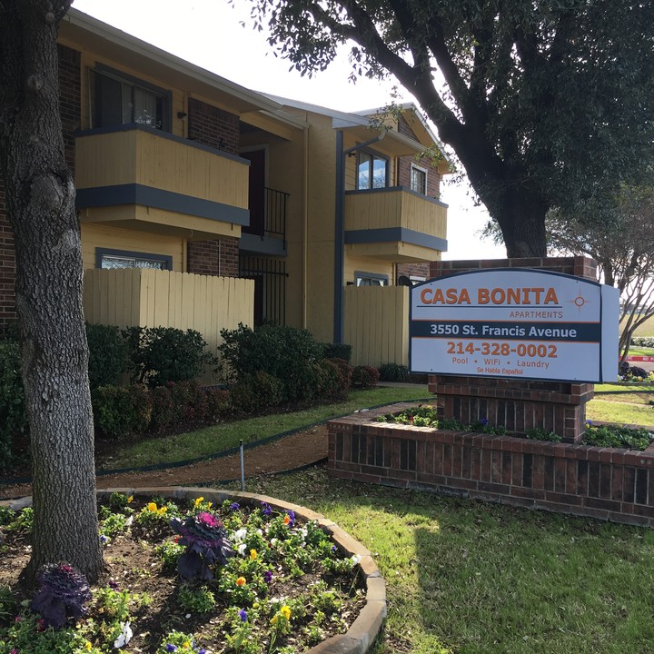 Casa Bonita in Dallas, TX - Building Photo