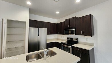 3364 NW 10th Ave in Pompano Beach, FL - Foto de edificio - Building Photo