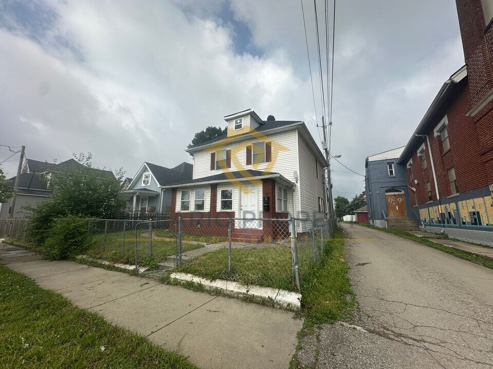 16 N Addison St in Indianapolis, IN - Building Photo