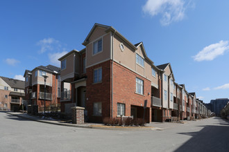 2-196 Legends Way in Markham, ON - Building Photo - Building Photo