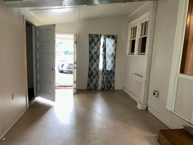 416 N Tillman St, Unit B in Glennville, GA - Foto de edificio - Building Photo