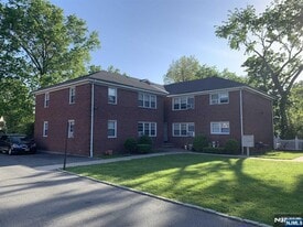 171-183-183 Fort Lee Rd in Teaneck, NJ - Building Photo