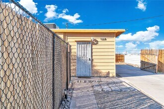 235 Zinc St in Henderson, NV - Foto de edificio - Building Photo