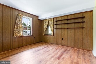 15104 Manor Lake Dr in Rockville, MD - Building Photo - Building Photo