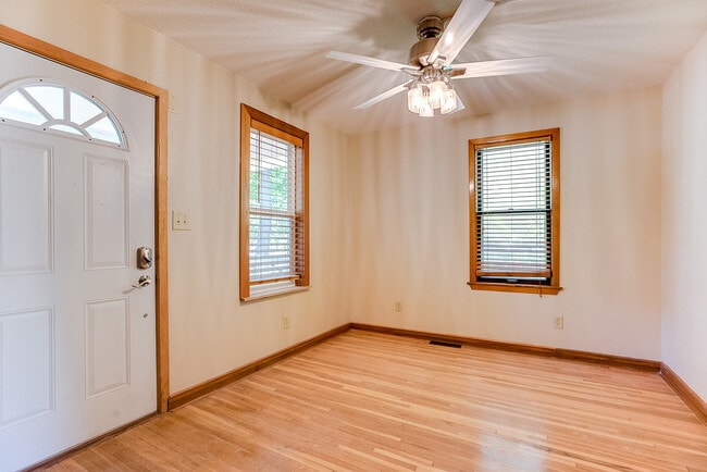 2012 Saint Clair Ave in St. Paul, MN - Building Photo - Building Photo