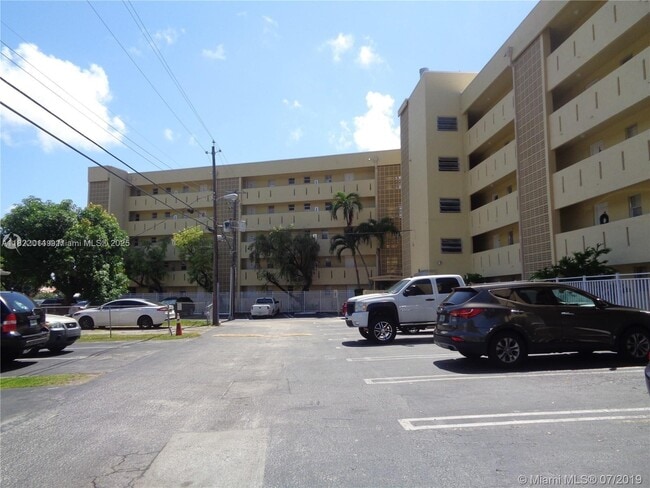 2690 SW 22nd Ave in Miami, FL - Building Photo - Building Photo