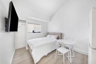 2520 SW 20th St in Miami, FL - Building Photo - Building Photo