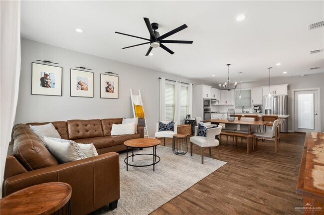 16 Chalk Rdg Dr in McAllen, TX - Building Photo - Building Photo