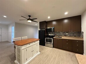 108 NW 2nd Ave in Hallandale Beach, FL - Building Photo - Building Photo