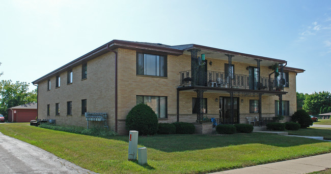 4216 N 104th St in Milwaukee, WI - Foto de edificio - Building Photo