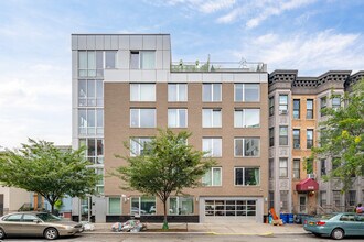 Bergen House in Brooklyn, NY - Foto de edificio - Building Photo