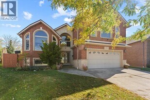 892 Massimo Crescent in Windsor, ON - Building Photo