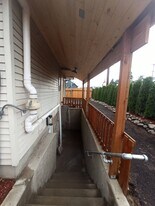 4510 SE 99th Ave, Unit D in Portland, OR - Building Photo