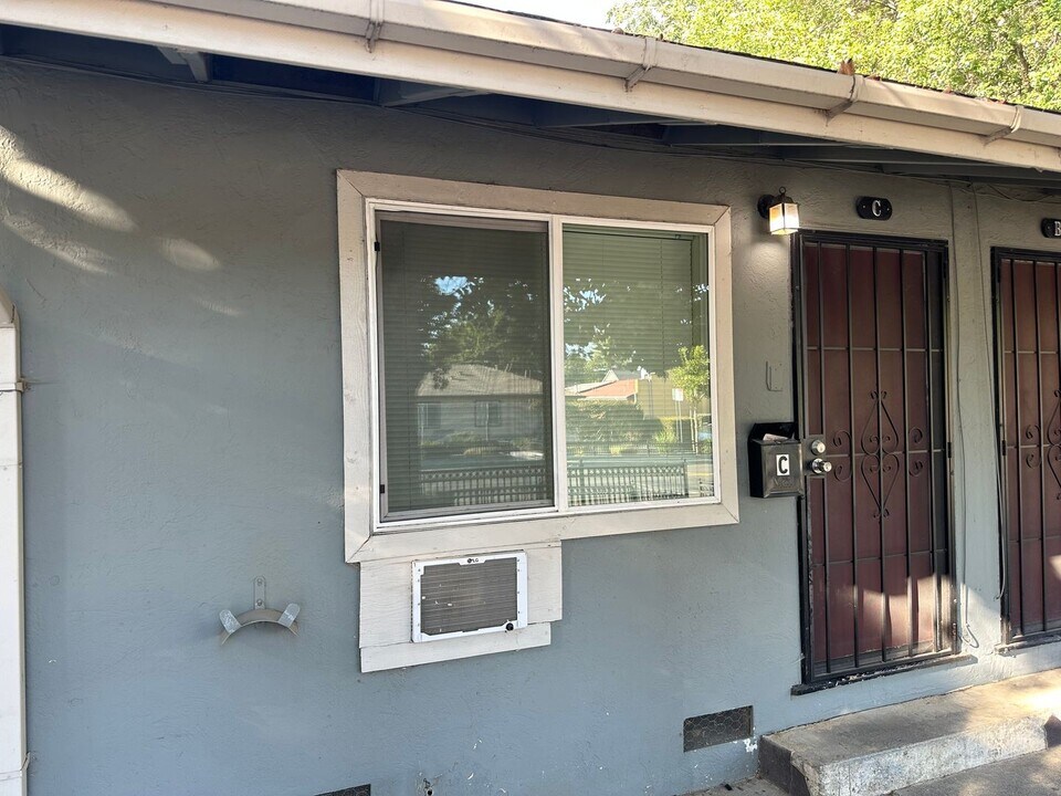 418 E St in West Sacramento, CA - Building Photo