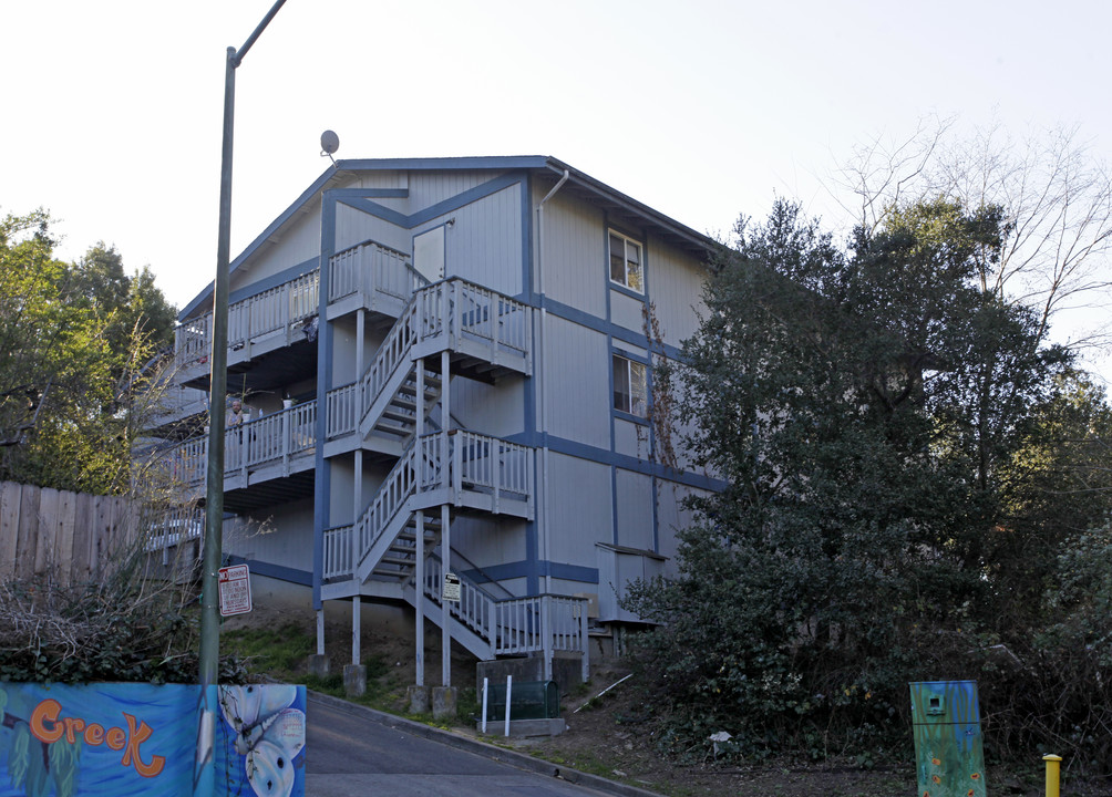 2550 Courtland Ave in Oakland, CA - Foto de edificio