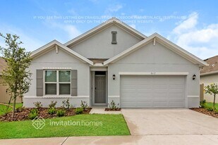 8017 Majestic Palms Ct in Venice, FL - Building Photo