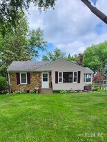 2980 Woodbridge St in Roseville, MN - Building Photo