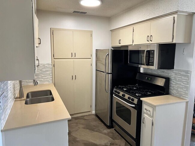 8005 Pinedale Cove in Austin, TX - Building Photo - Building Photo