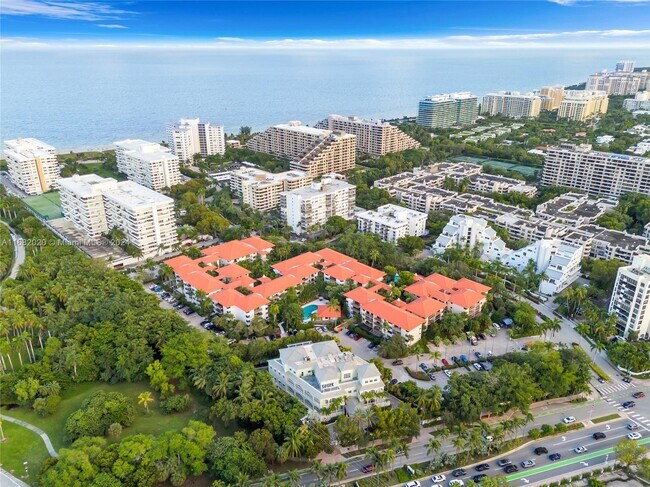 101 Ocean Ln Dr in Key Biscayne, FL - Building Photo - Building Photo