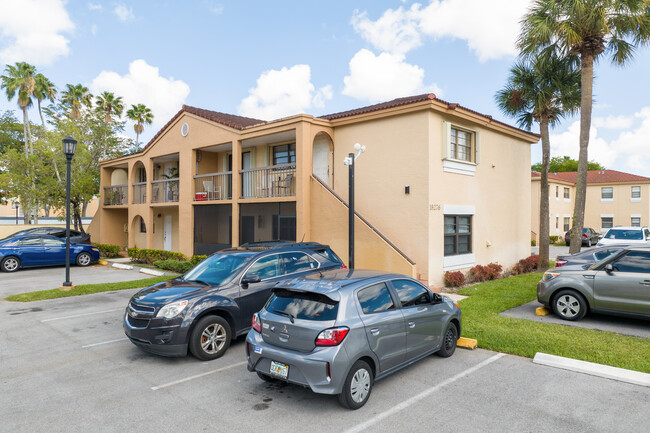 Moors Pointe Condominiums in Hialeah, FL - Building Photo - Building Photo