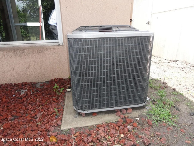 4010 Edward St in Melbourne, FL - Building Photo - Building Photo