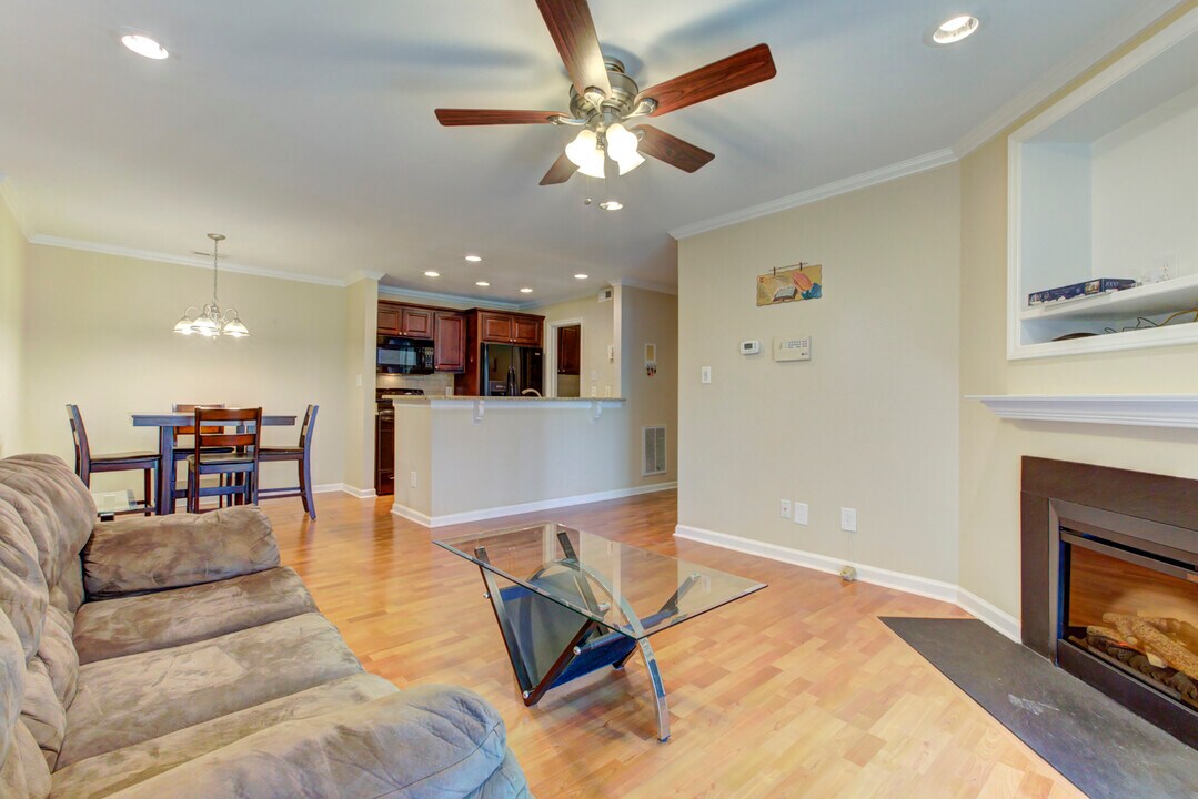 1010 Kingswood Dr, Unit D in Chapel Hill, NC - Foto de edificio