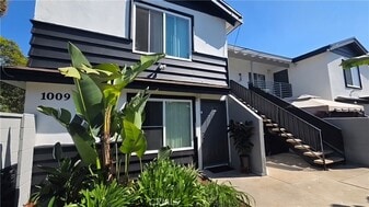 1009 Valencia St in Costa Mesa, CA - Building Photo