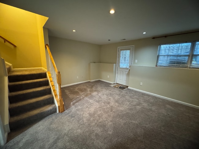 3994 Mammoth Cave Loop in Dumfries, VA - Foto de edificio - Building Photo