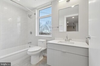 3449 Scotts Ln, Unit A317 in Philadelphia, PA - Building Photo - Building Photo