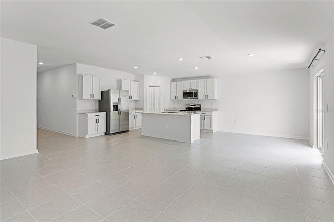 2110 Marksman Rd in Eagle Lake, FL - Building Photo - Building Photo