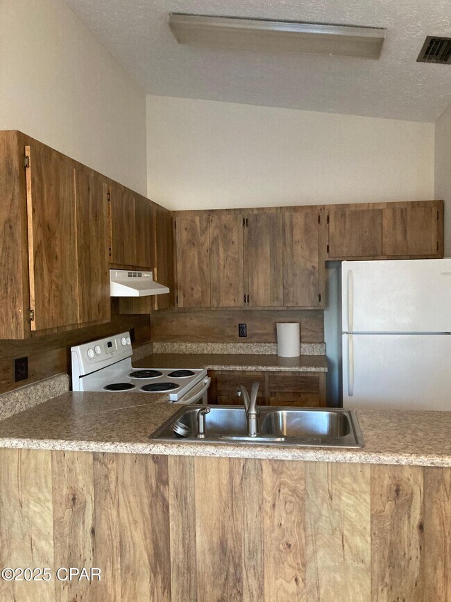 3918 Raven St-Unit -B in Panama City, FL - Building Photo - Building Photo
