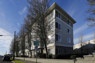 Rose City Center Apartments - 55 and Over in Portland, OR - Foto de edificio - Building Photo