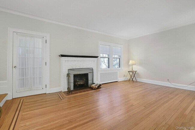 10 Robins Rd in New Rochelle, NY - Building Photo - Building Photo