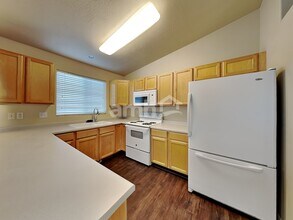 1977 Fremont Crest Ave in Syracuse, UT - Building Photo - Building Photo