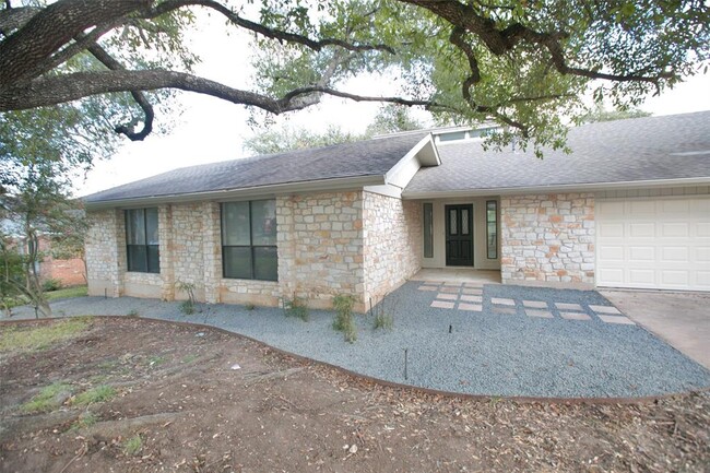 11207 Deadoak Ln in Austin, TX - Foto de edificio - Building Photo