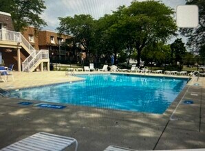 2 Villa Verde Dr, Unit 104 in Buffalo Grove, IL - Building Photo - Building Photo