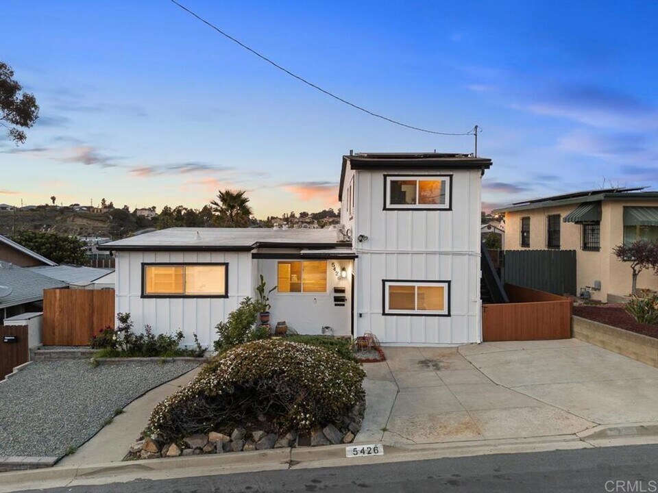 5426 Dwight St in San Diego, CA - Building Photo