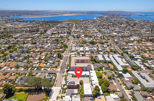 4750 Noyes St, Unit #110 in San Diego, CA - Foto de edificio - Building Photo