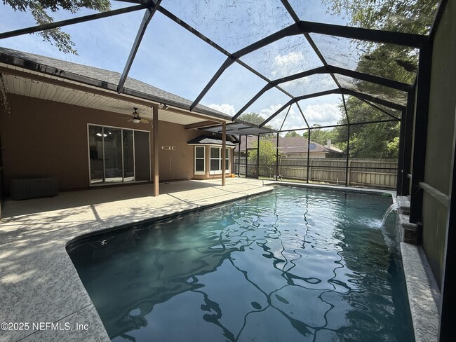 12244 Lake Fern Dr in Jacksonville, FL - Building Photo - Building Photo