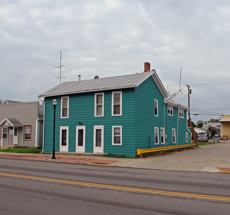 223 S Main St in New Carlisle, OH - Foto de edificio