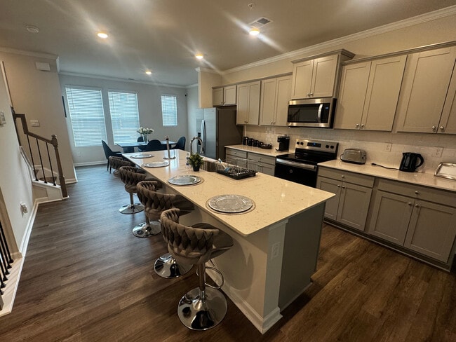 property at 107 Chestnut Trce