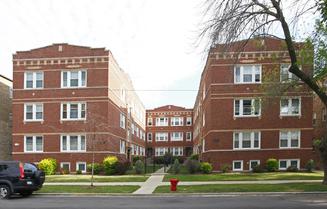 4836-42 W Hutchinson St in Chicago, IL - Building Photo