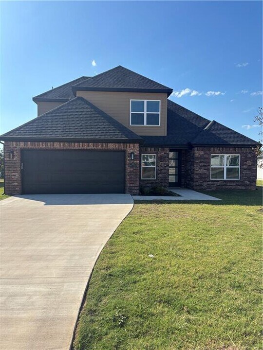 3209 SW Setting Sun Dr in Bentonville, AR - Building Photo