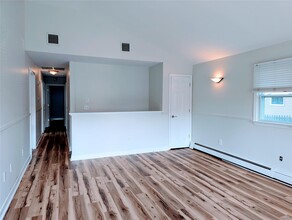 139 Pine Neck Ave in East Patchogue, NY - Building Photo - Building Photo